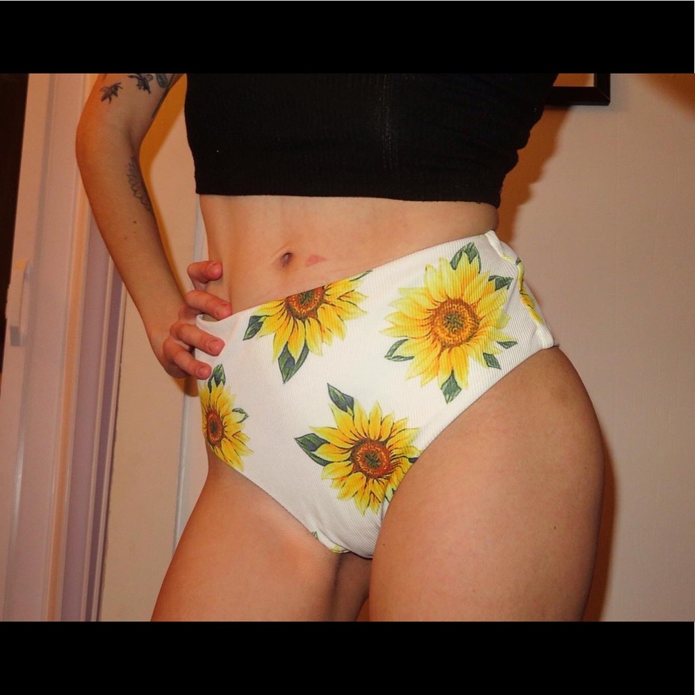 High waisted bikini bottom